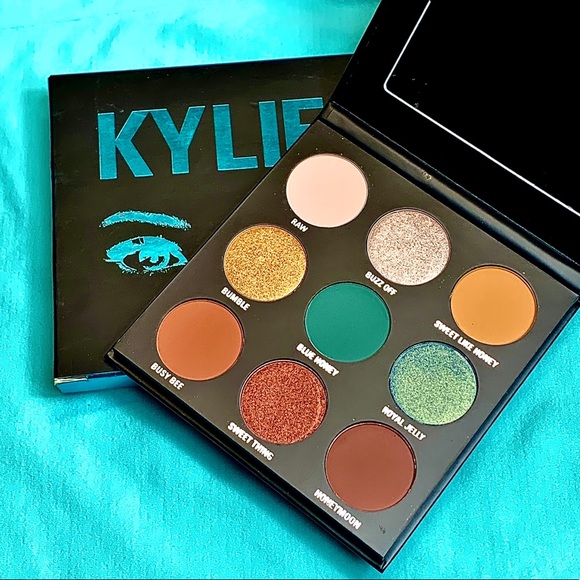 KYLIE Cosmetics The Blue Honey Palette - Picture 5 of 6